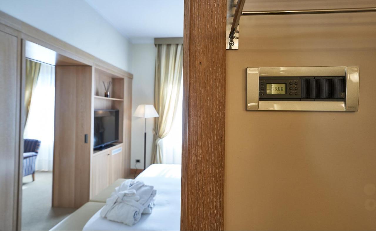 Hotel Astoria Biella Bagian luar foto