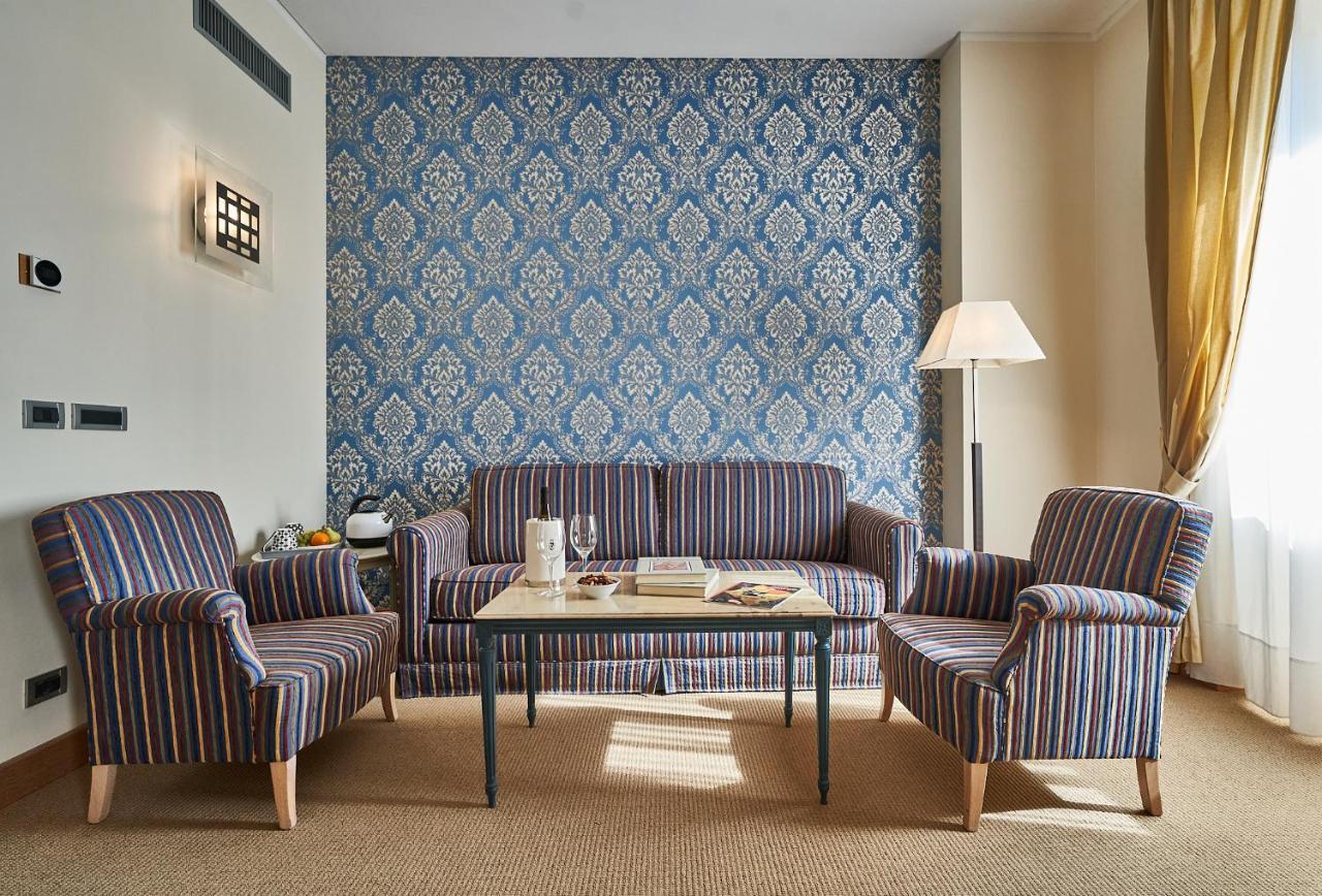 Hotel Astoria Biella Bagian luar foto